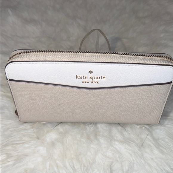 kate spade Accessories - Kate Spade NWOT soft pebble leather, full zip wallet lots of storage beautiful